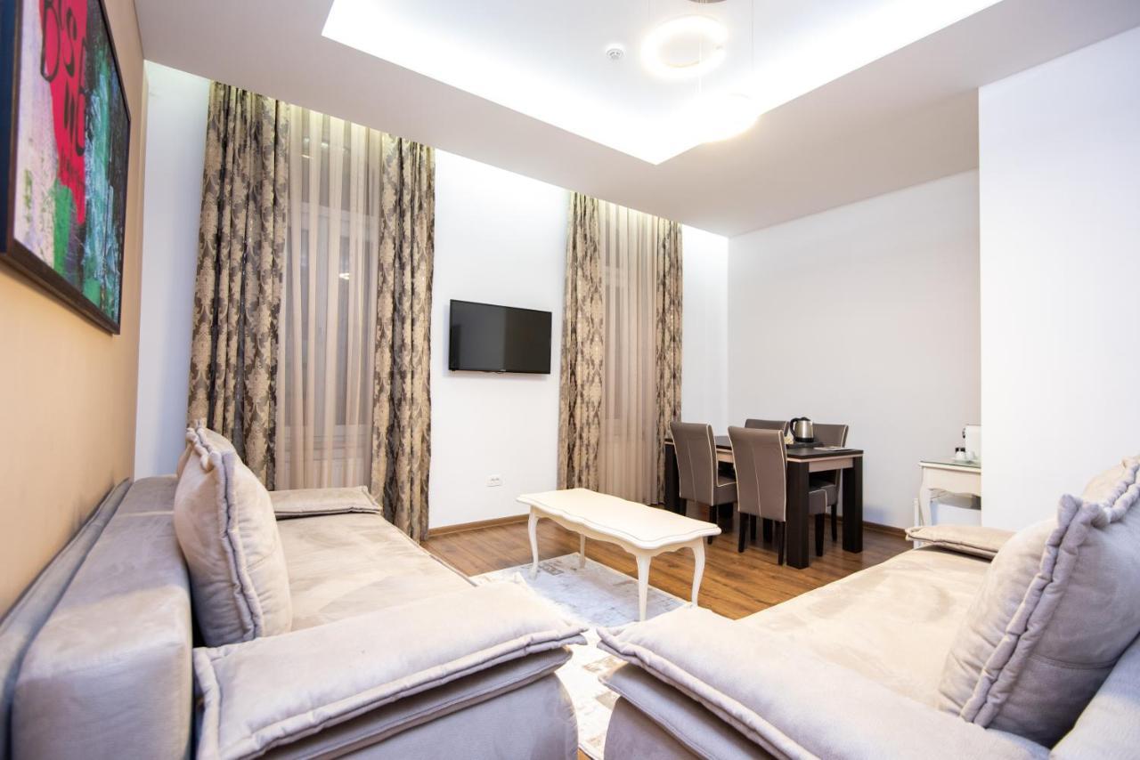 Megapolis Main Street Suites Sarajevo Esterno foto