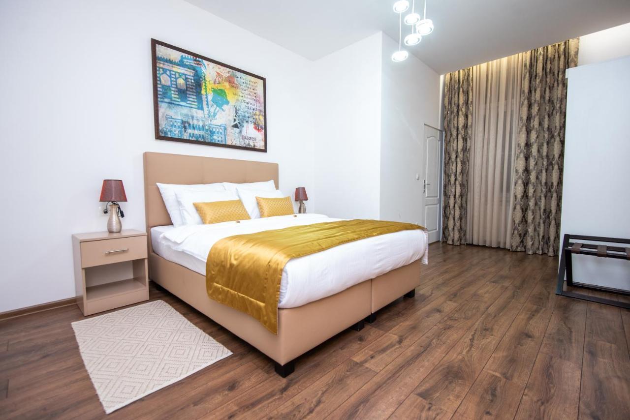 Megapolis Main Street Suites Sarajevo Esterno foto